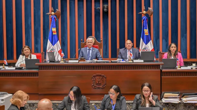 Designa comisión bicameral para estudio del proyecto de reforma constitucional