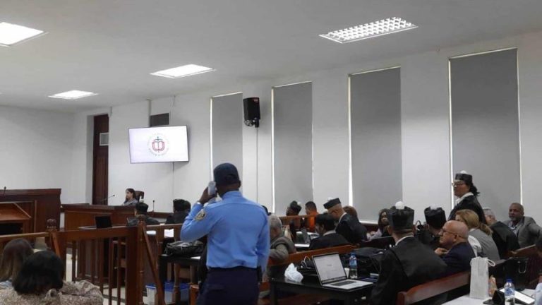 Otro golpe  a la prensa,  Jueza y abogados del caso Antipulpo amenazan con vetar la prensa