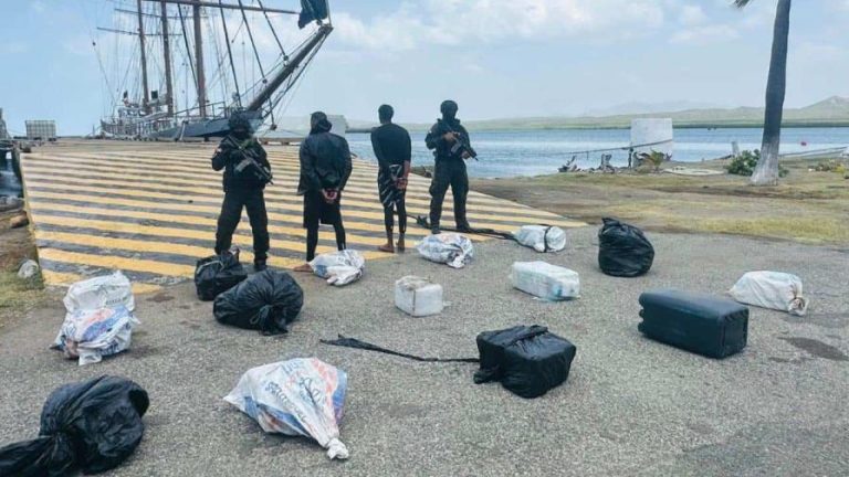 Apresan dos hombres con 400 paquetes de  drogas
