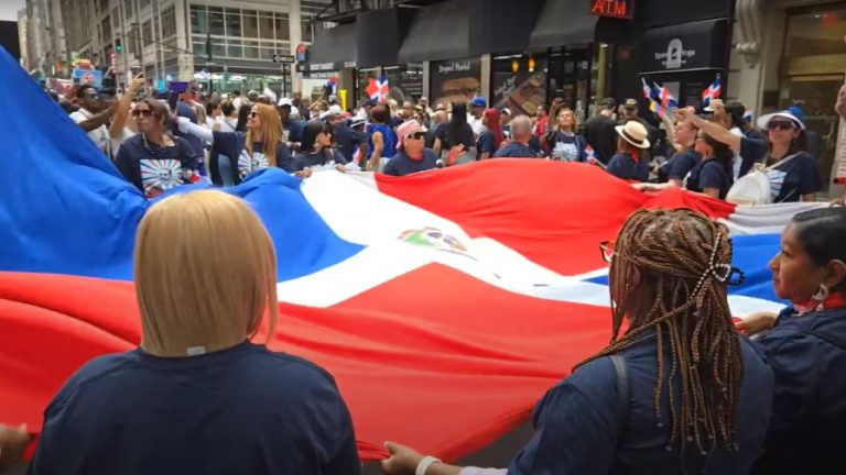 Sexta Avenida en Nueva York se viste de la dominicanidad con desfile criollo