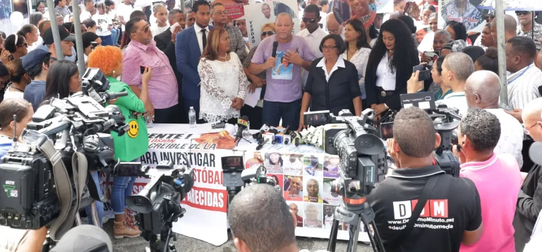 Lágrimas, llanto y dolor llenan actos en aniversario explosión en San Cristóbal