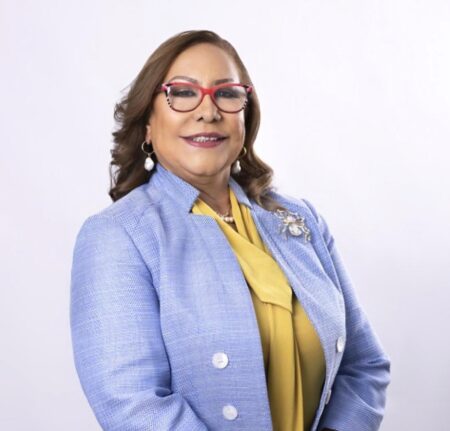 PRM de Santiago defiende a gobernadora Rosa Santos frente a campaña de difamación