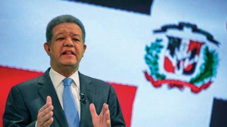 Ex pte Fernández acusa al pte Abinader de manipular datos