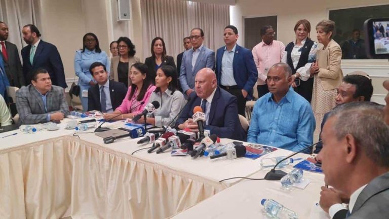 No descarta una consulta pública para reforma Constitucional