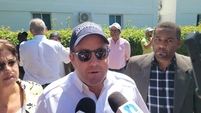 Paliza anuncia gobierno continuara construccion del  muro fronterizo