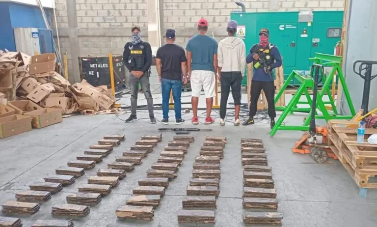 Ocupan 360 paquetes con  cocaína y detienen tres personas