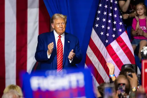 Trump está en contra de las sanciones porque «matan» al dólar