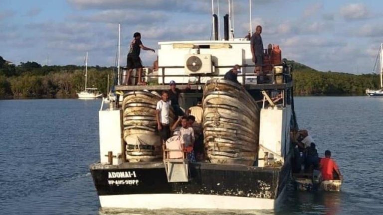 Un hombre resulta con quemaduras tras explosión en una embarcación pesquera