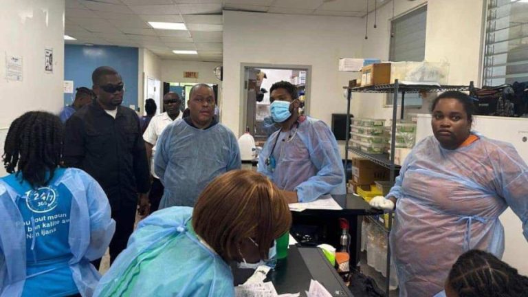 Primer ministro de Haití visita a las víctimas de explosión que ocasiono  26 muertos