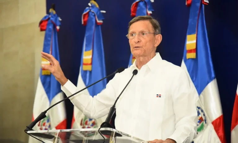Canciller dominicano reprocha difusión irresponsable de datos falsos sobre visas en Haití