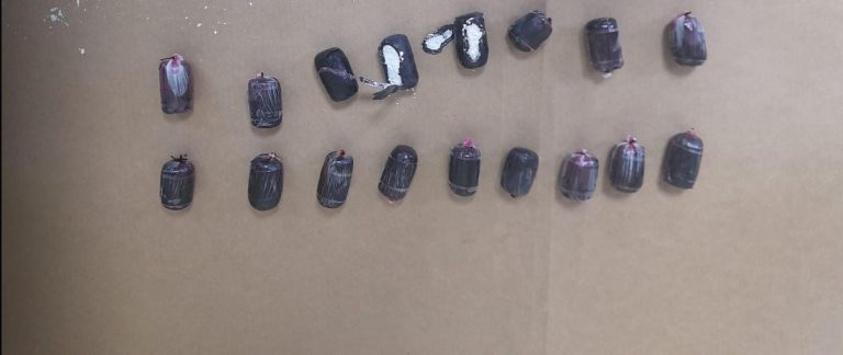 APRESAN EXTRANJERO CON 17 BOLSITAS DE COCAÍNA EN EL ESTÓMAGO Y ROPA INTERIOR