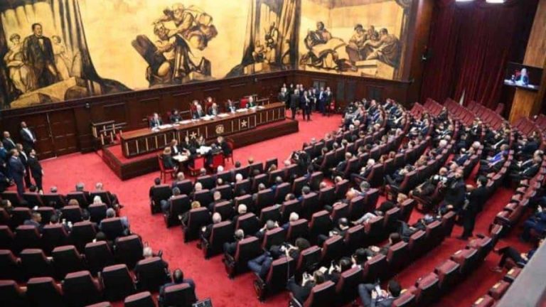 Contempla eliminar la exoneraciones de vehículos a los legisladores