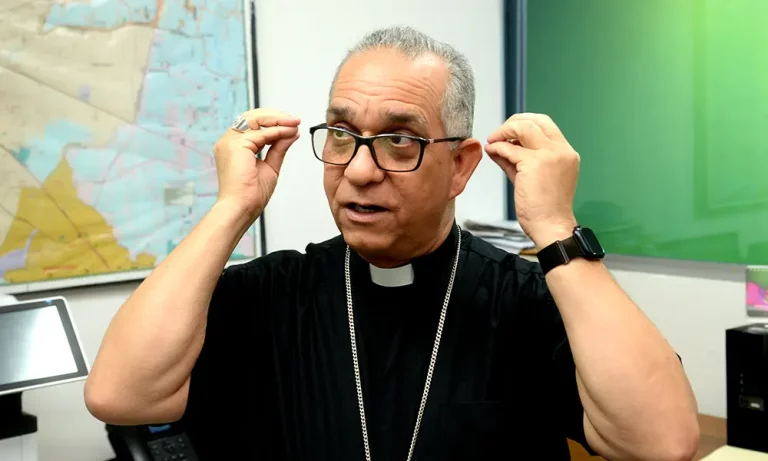 Arzobispo Santiago ve preocupación por endeudamiento de Rep. Dom..