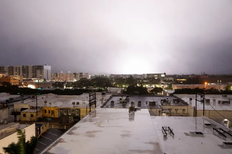 El huracán Milton toca tierra en la costa oeste de Florida