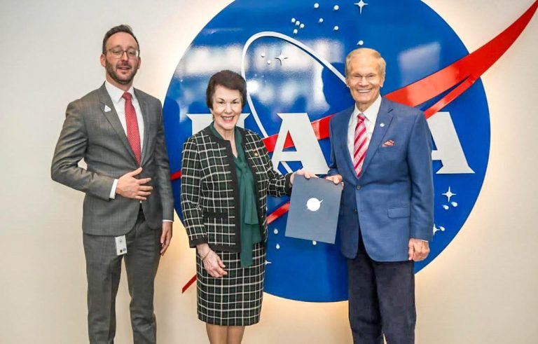 RD FIRMA ACUERDO CON LA NASA PARA EXPLORAR Y DESARROLLAR LA INDUSTRIA ESPACIAL