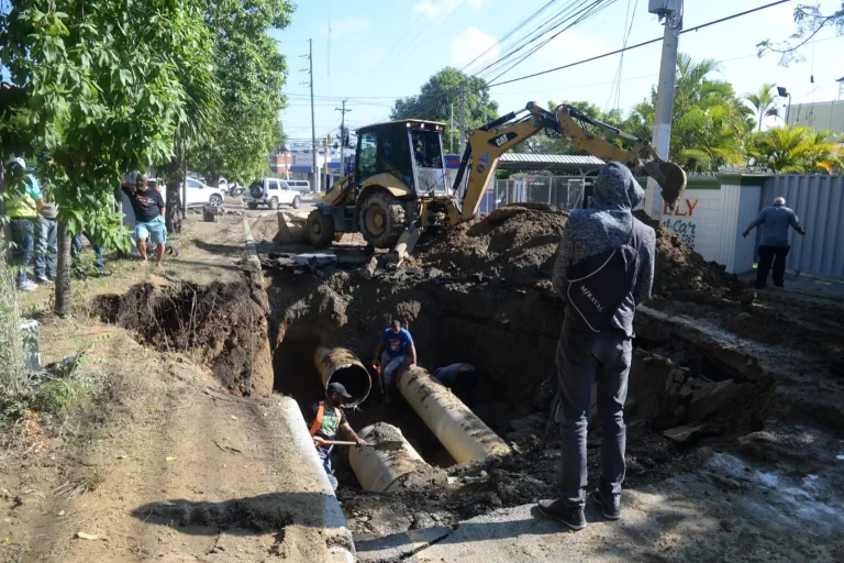 Explosión en tubería deja sin agua a varias comunidades