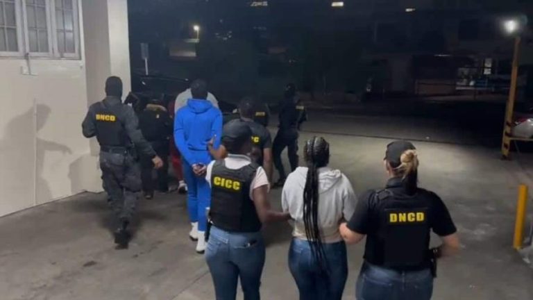 Detienen a cuatro franceses con más de 100 bolsitas de droga en el estómago