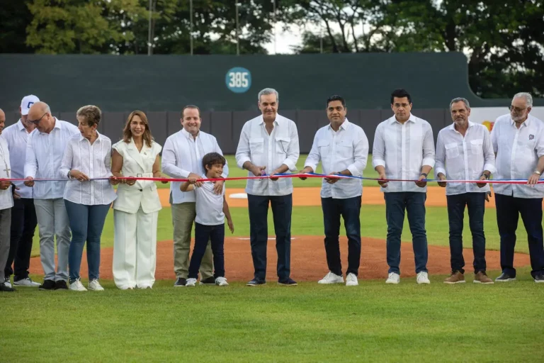 Pte Abinader entrega  remozado Estadio José Briceño de Puerto Plata