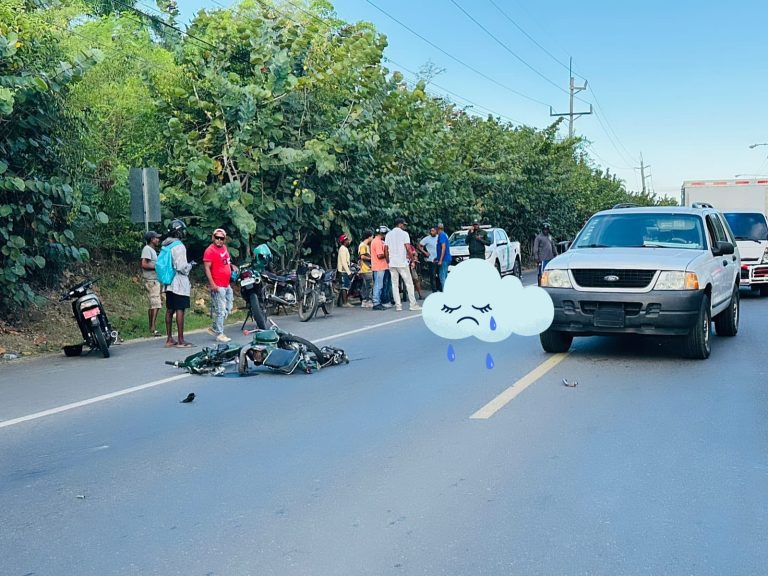 Mueren dos jóvenes tras ser aplastada motocicleta  por una patana en Sosúa