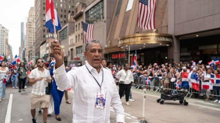 Adriano Espaillat  seguirá en el Congreso de EE.UU.