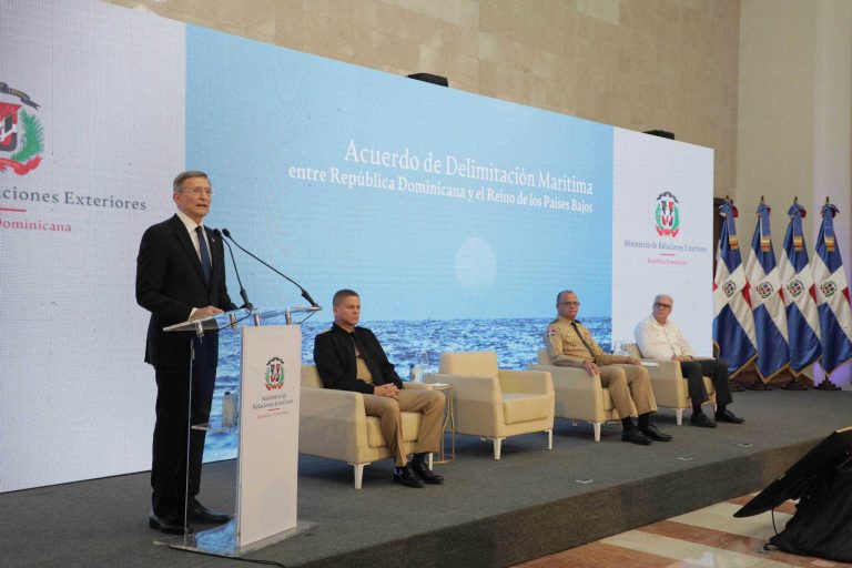 Canciller Roberto Álvarez: «En el acuerdo con los Países Bajos ganamos mar»