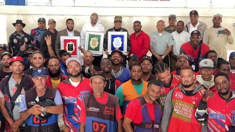MOTOCONCHISTAS RECONOCEN AL GENERAL JIMÉNEZ REINOSO