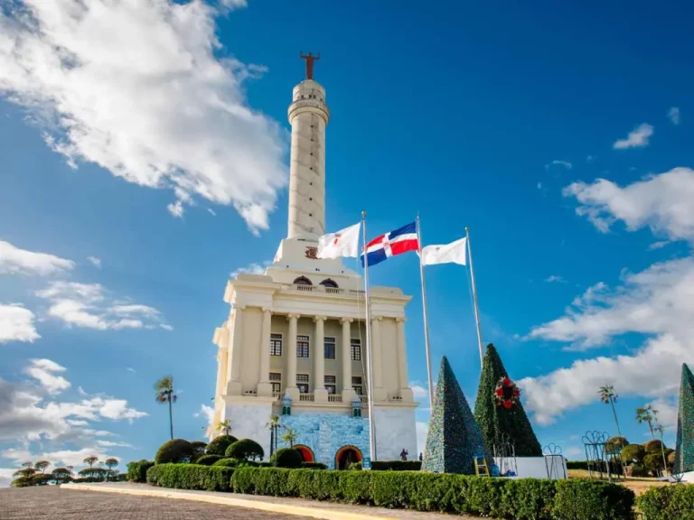 Ateneo Amantes de la Luz abre exposición sobre “El Primer Picazo del Monumento a los Héroes de la Restauración, 80 años de historia”