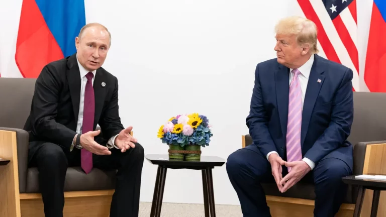 Pte ruso Vladimir Putin felicita a Trump por ser “valiente”