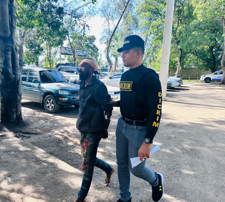 Policía Nacional remite a la justicia al haitiano que decapito a un profesor jubilado