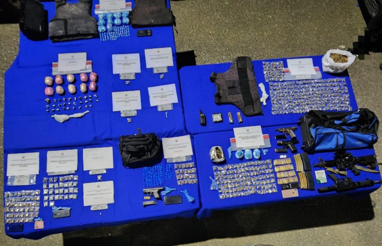 Autoridades en Santiago ocupan arsenal, drogas y apresan 9 personas