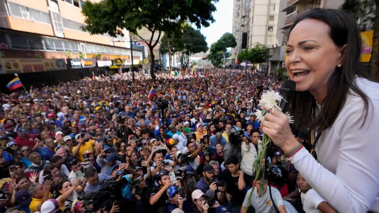 Dirigente opositora María Corina Machado desmiente rumores de detención en Venezuela