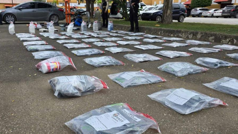 DNCD y MP ocupan 452 laminas y 34 paquetes de  cocaína