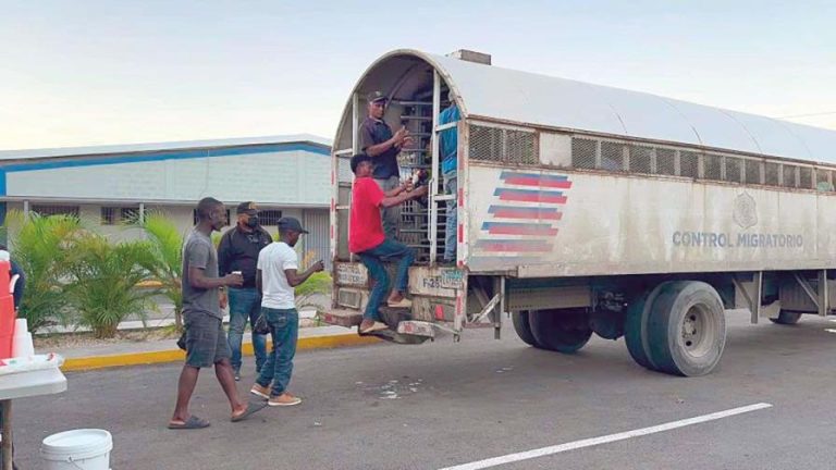 En un solo dia Migracion ha apresado mil 225 haitianos ilegales