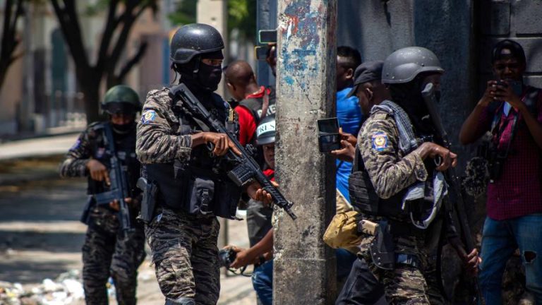 Un ataque de bandas armadas causa al menos tres muertos