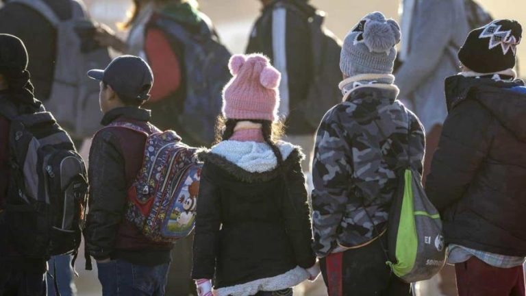 Gobierno de Trump empieza  eliminar  fondos de ayuda legal a menores migrantes