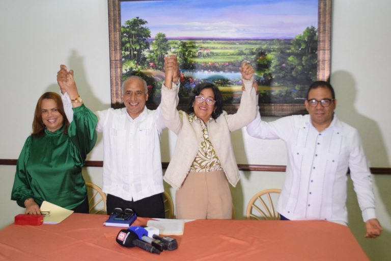 Apoyan candidatura de Ana Rojas y Carlos Arroyo para dirigir UASD Recinto Santiago