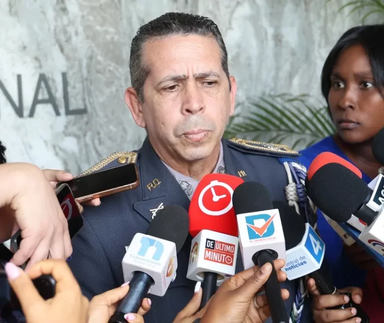 Suspendida patrulla baleó carro con menores de edad