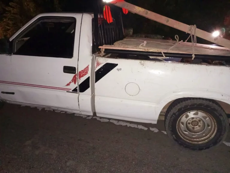 Apresan hombre ocultaba indocumentados debajo de tablas de madera