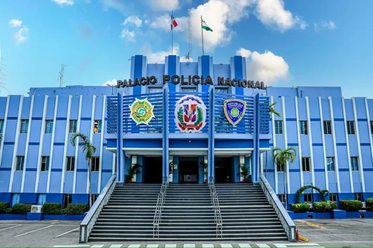 Policia Nacional investiga circunstancias en que capitán retirado de la Armada mata a tres familiares y se suicida