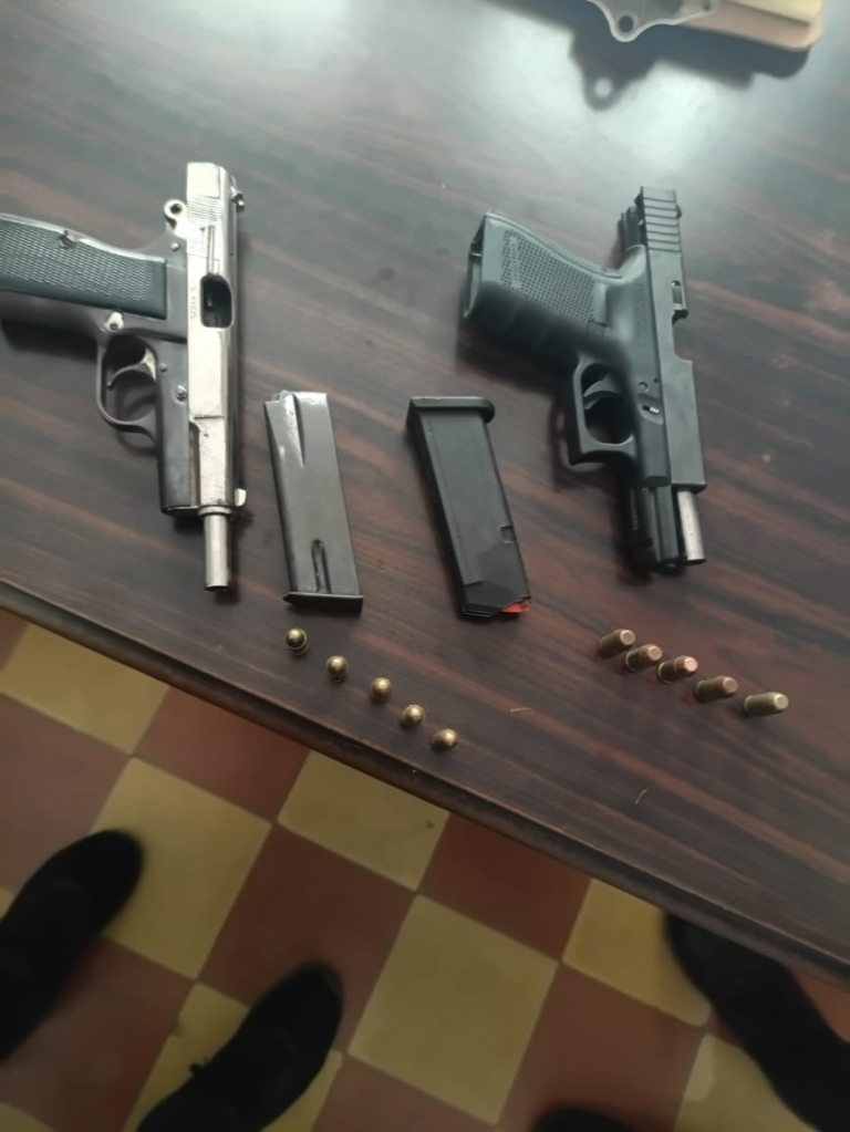 DICRIM frustra asalto en muebleria y apresa dos hombres