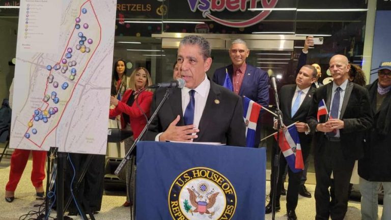 Más de 110 congresistas  condenan ataques de odio contra Adriano Espaillat