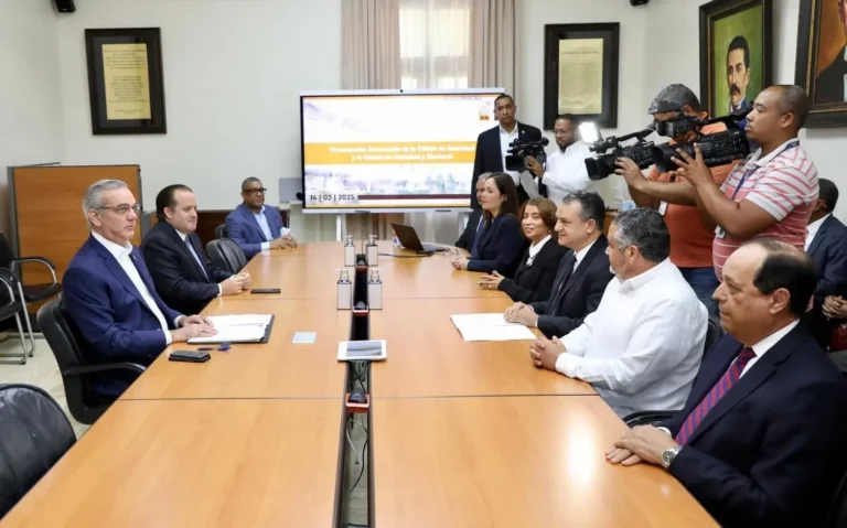 Presidente Abinader se reúne con la JCE para conocer el Proyecto de Cambio de la Cédula de Identidad