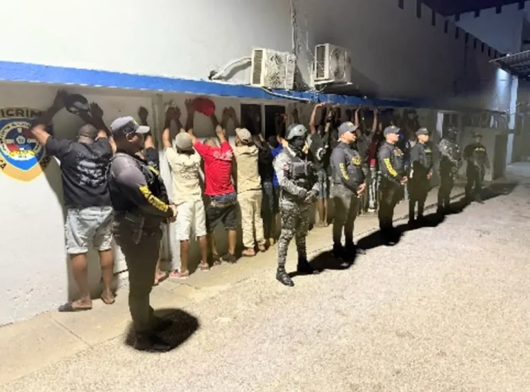 Apresan 19 personas, ocupan armas blancas