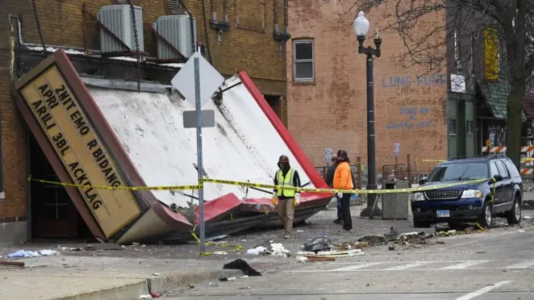 Aumentan a 18 muertos en  tormentas y tornados en EEUU