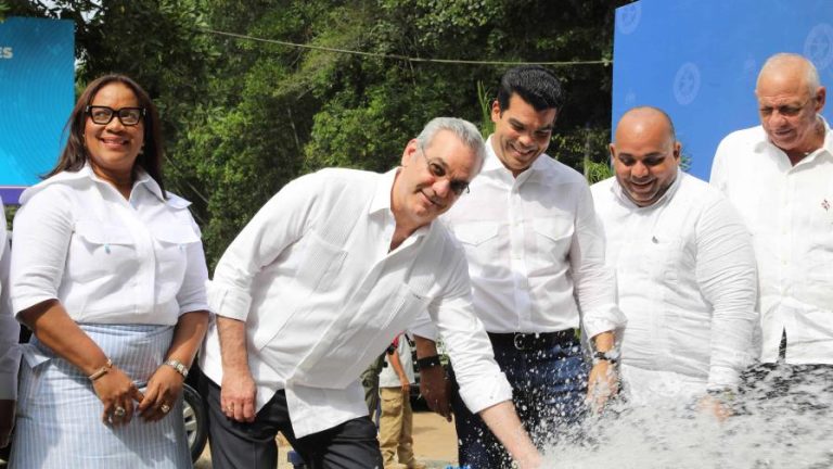 Abinader inaugura ampliación del acueducto y cuartel policial en Maimón