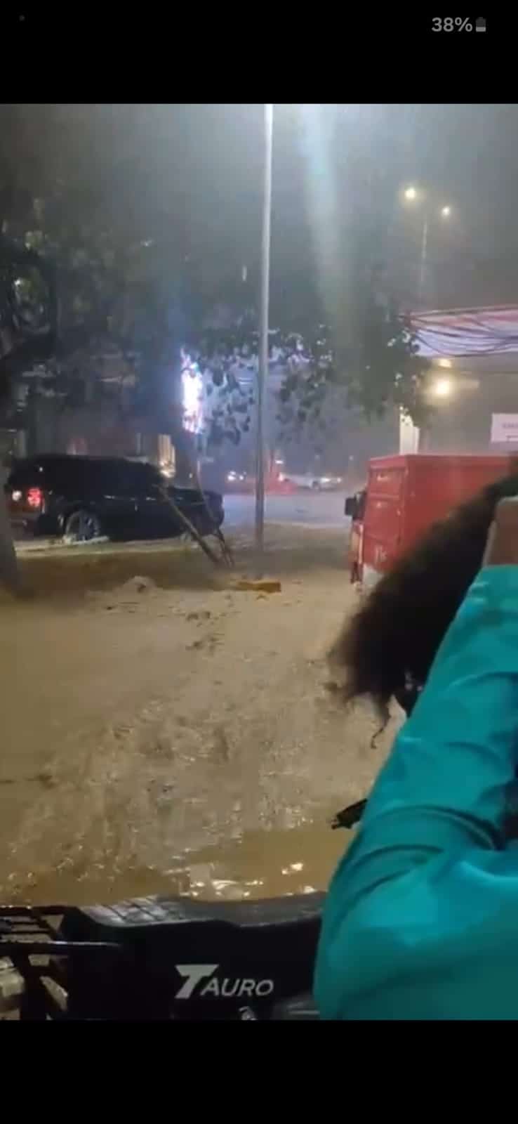 Lluvias provocan inundaciones en Santiago
