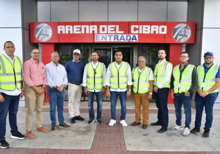 Realizan evaluación del techo de La Gran Arena del Cibao