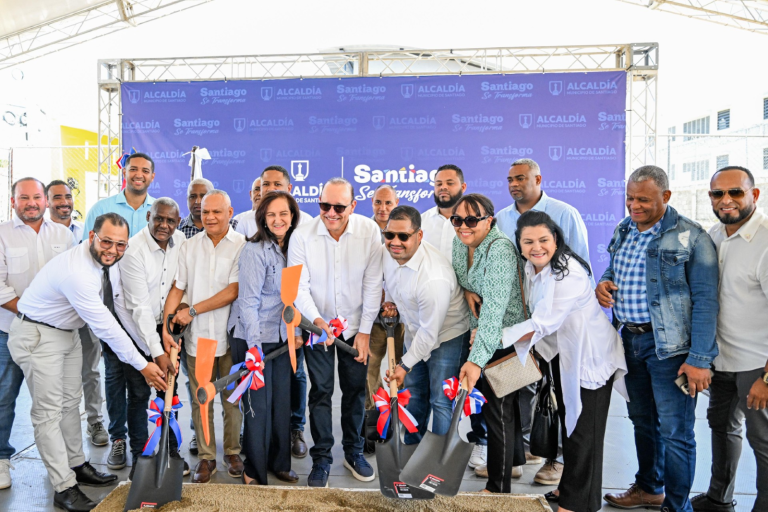 Alcaldía inicia construcción de techado y cancha en Rafey