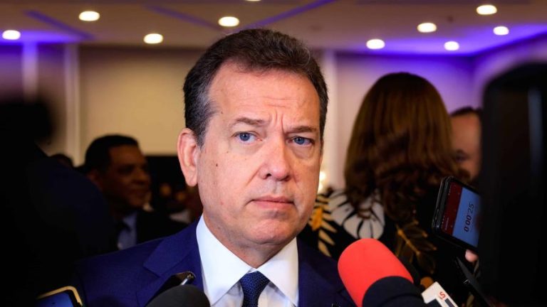 Ministro de Industria y Comercio informa : se analizará el impacto de los aranceles recíprocos de EE. UU.