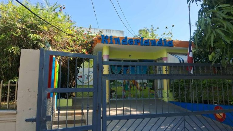 Muere una niña de un año  y un niño está grave tras desplomarse  pared de una guardería